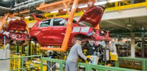 АВТОВАЗ возобновил производство автомобилей после отпуска
