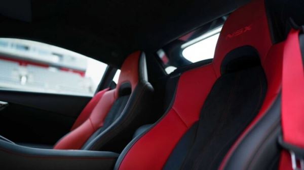 Компания Acura представила прощальную спецверсию спорткара NSX Type S
