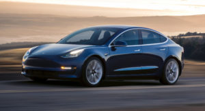 Компания Tesla сравнила расходы на электрокар и обычный автомобиль с ДВС