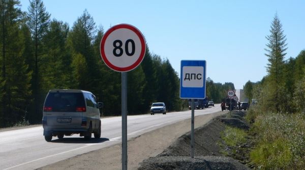 Водителям в РФ перечислили правила безопасной езды по трассе